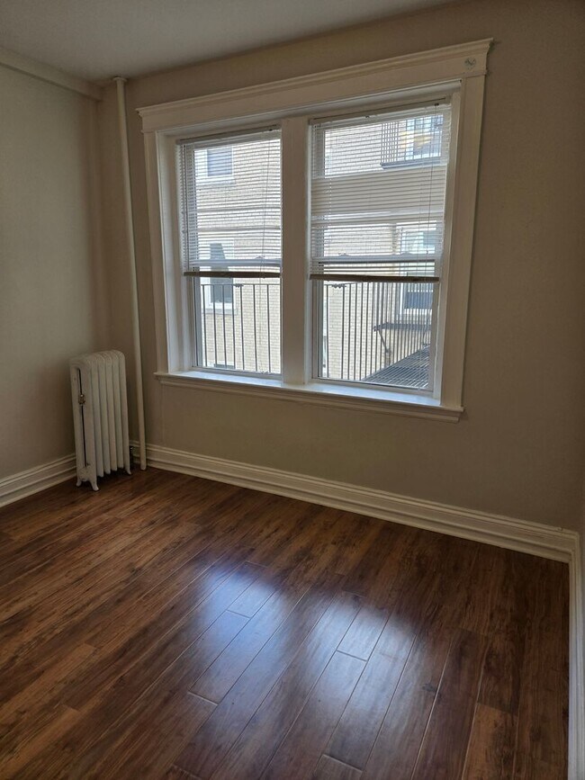 Building Photo - Great 2 bed located on the Green Line (BU) available now!