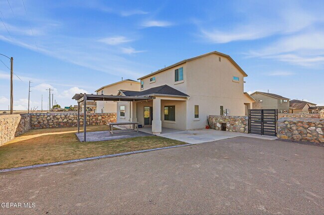 Building Photo - 3328 David Palacio Dr