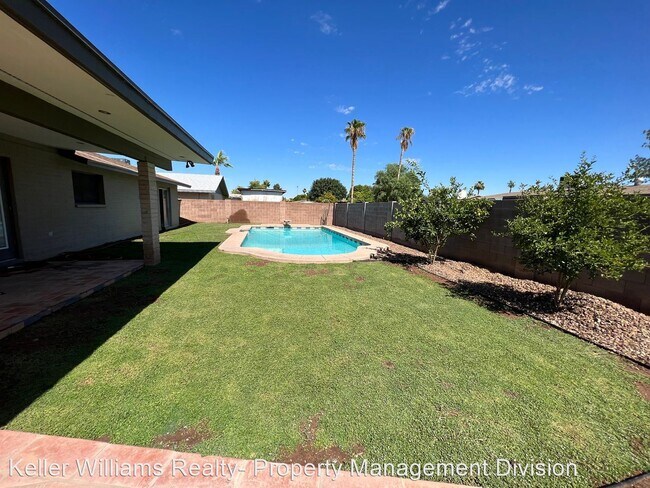 Building Photo - 4 br, 2 bath House - 1919 E. Alameda Dr 21...