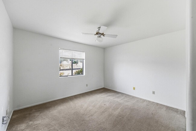 Building Photo - 17422 Flat Rock Dr