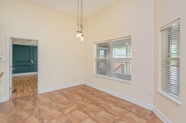 Building Photo - 618 Territory Ln
