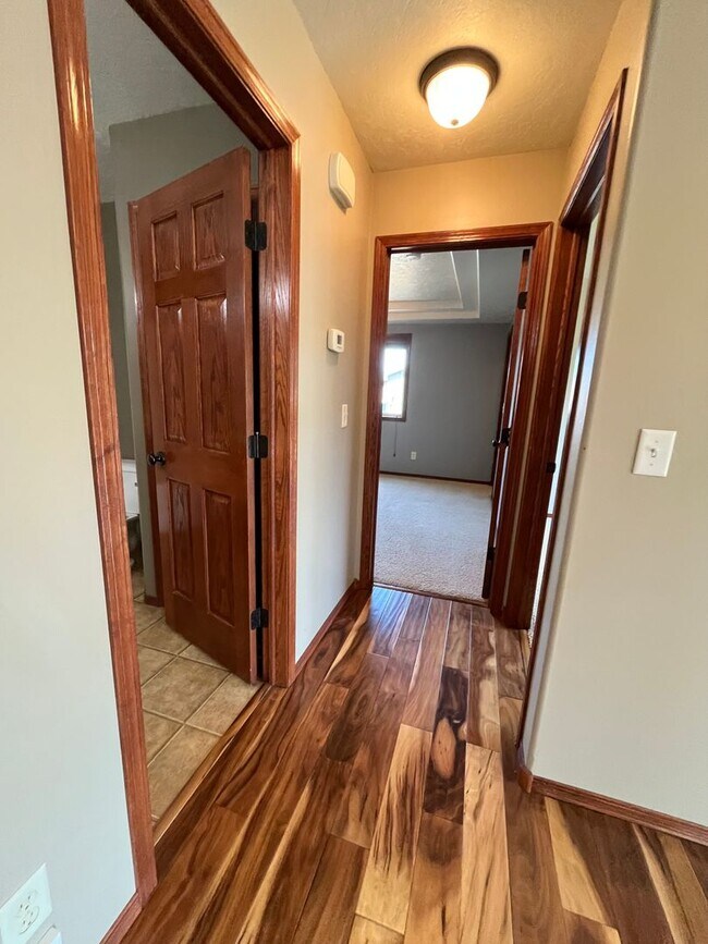 Building Photo - Stunning 4 Bed/2 Bath with 3 Car Garage and Fenced in Yard!