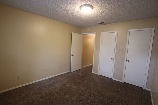 Building Photo - Adorable 3 Bedroom Duplex in Tyler
