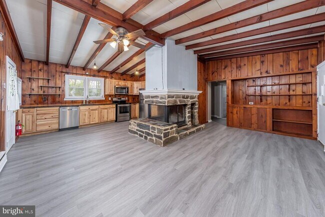 Building Photo - 226 Thies Rd