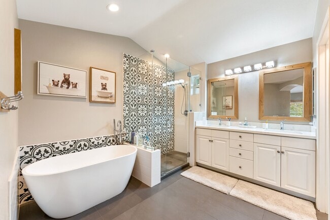 Building Photo - 200 Oak View Ln