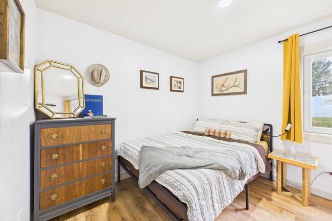 Building Photo - 309 W Farewell St