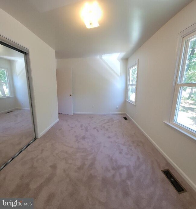 Building Photo - 104 Crutchfield Cir
