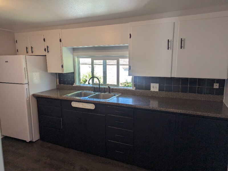 Building Photo - 2010 Dickinson Ave NW