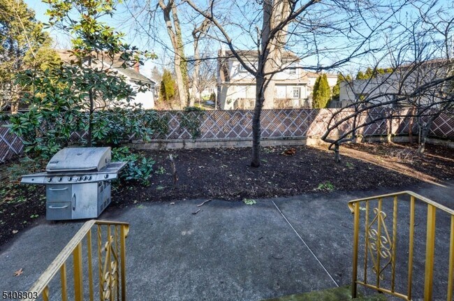 Building Photo - 121 Frederick Ave