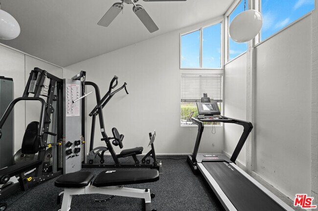 Building Photo - 17088 Palisades Cir