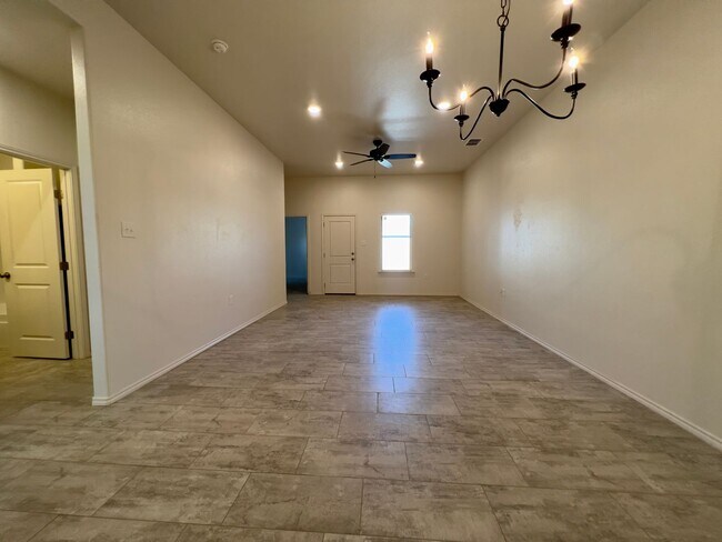 Building Photo - Charming 2 Bedroom, 2 Bathroom Townhome in...