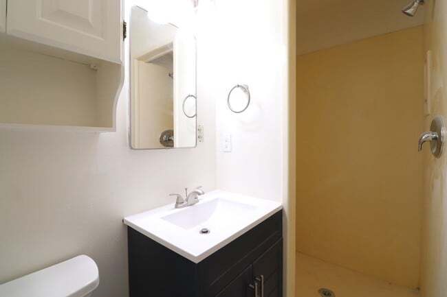 Building Photo - **Spacious 4-Bedroom Home for Rent – Northeast Santa Maria**