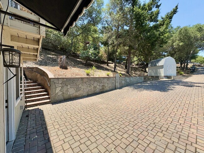 Building Photo - Charming 4-Bed by the Lake in Morgan Hill