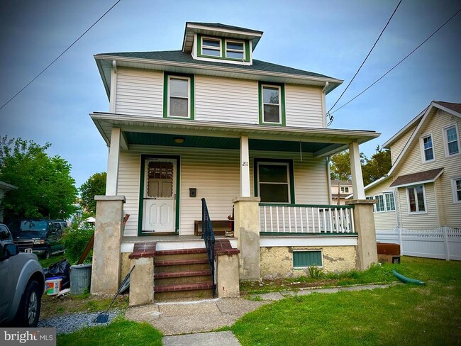 Primary Photo - 211 Newton Ave
