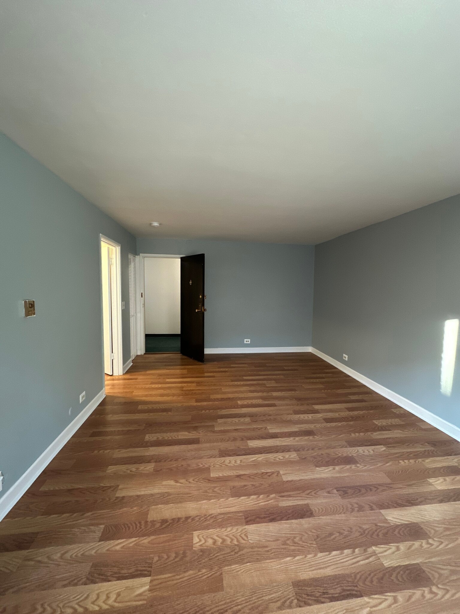 Building Photo - 3815 N Pine Grove Ave