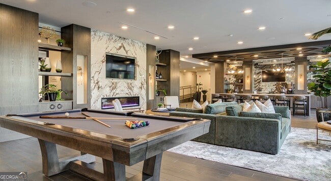 Building Photo - 2250 Oak Rd SW