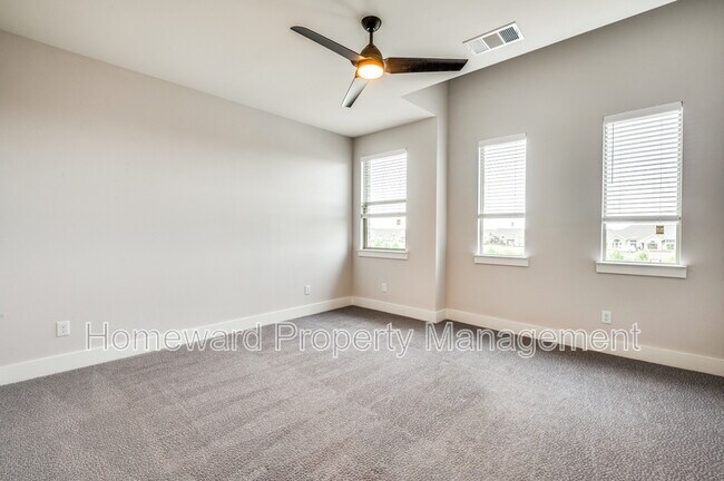 Building Photo - 2624 La Cumbre Wy