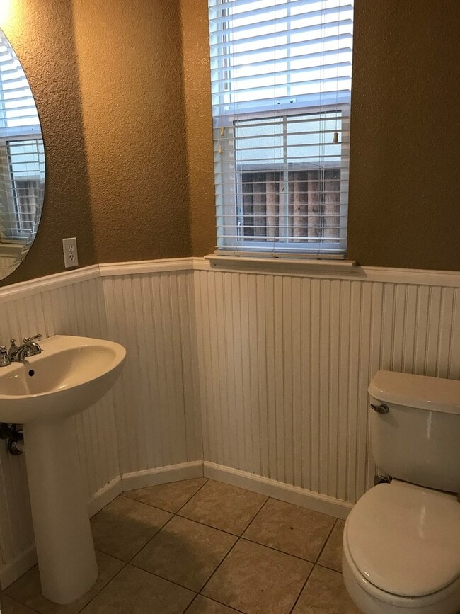 Building Photo - Beautiful 4 Bedroom, 2.5 Bath Mountain House Home