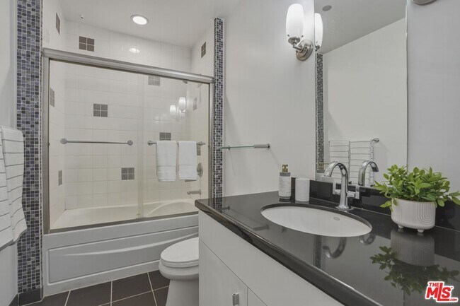 Building Photo - 1100 Wilshire Blvd