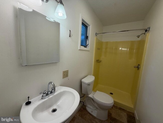 Building Photo - 23 Montague Cir