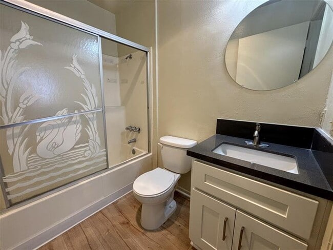 Building Photo - 10241 Commerce Ave