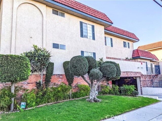 Primary Photo - 13535 Yukon Ave