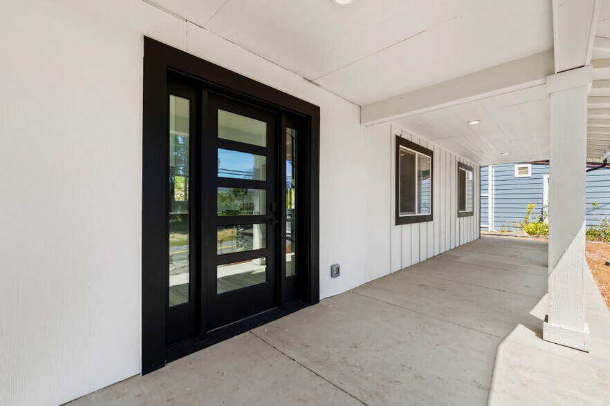 Building Photo - 300 Riverside Dr