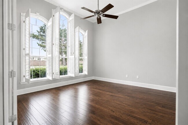 Building Photo - 1210 Forest Hills Dr