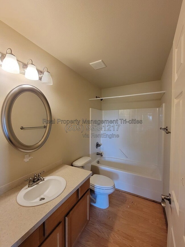 Building Photo - 689 Tanglewood Dr
