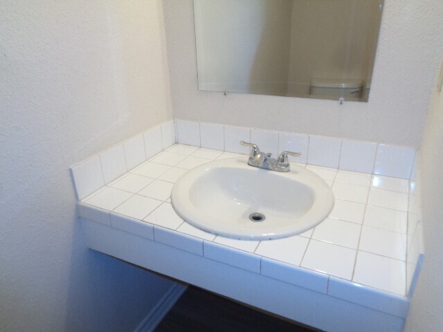 Building Photo - 5644 Birchmont Dr