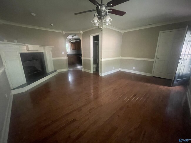 Building Photo - 505 Greenacres Dr NW