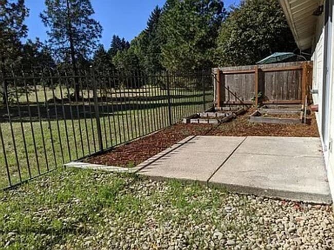 Building Photo - 759 Stephens Dr