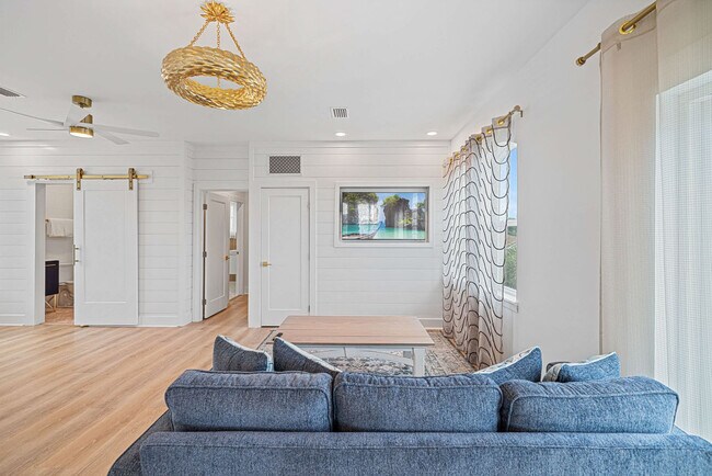 Building Photo - 20 St Francis Dr S