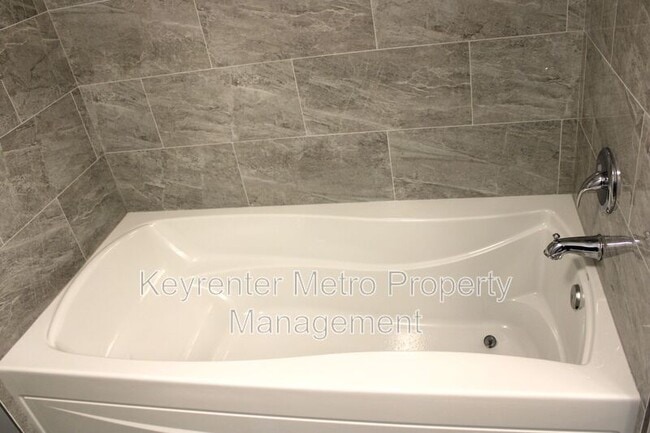 Building Photo - 12526 Woodstock Dr E