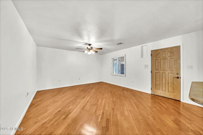 Building Photo - 5123 E Virginia Ave