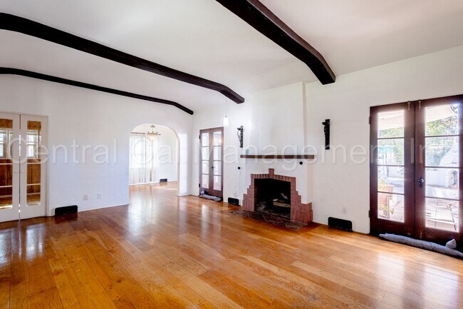 Building Photo - 3 Bedroom/2.5 Bath Home with a Mother In Law Unit - $2595 per month!