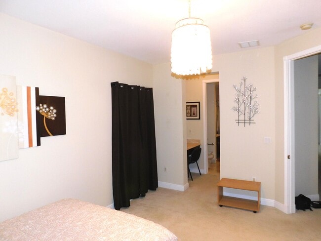 Building Photo - 2613 Treanor Terrace