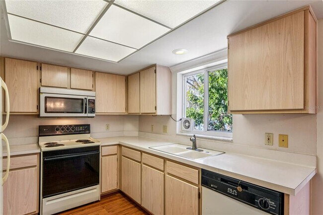 Building Photo - 2210 Utopian Dr E