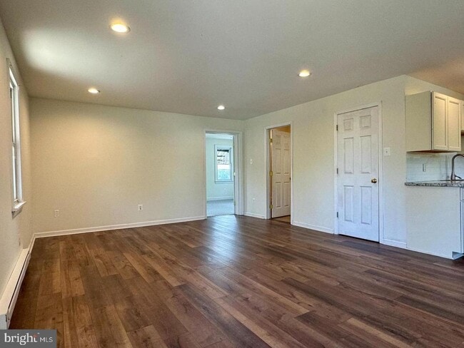 Building Photo - 1355 Gravel Pike