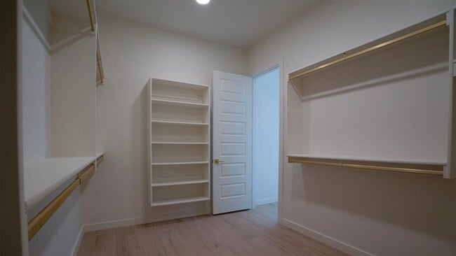 Building Photo - 605 N Idaho Ave