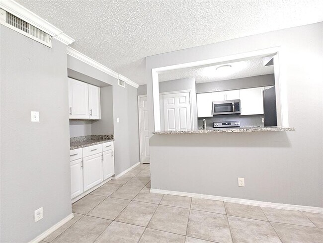 Building Photo - 5636 Birchmont Dr