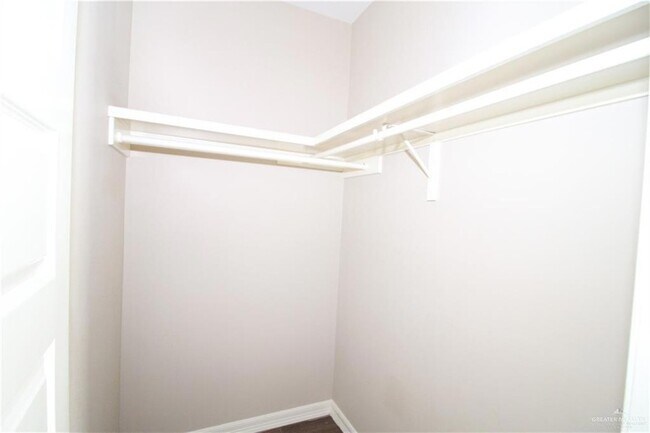 Building Photo - 2004 Taft St