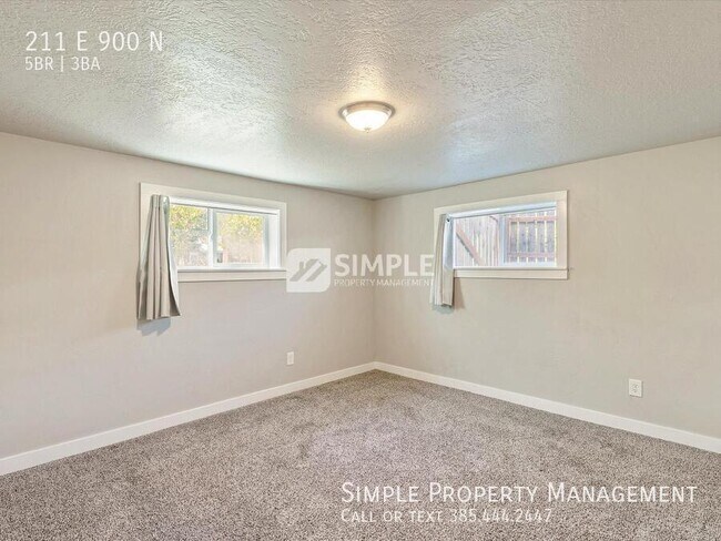 Building Photo - 211 900 N