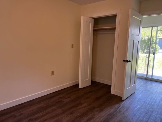 Building Photo - Love Where You Live in this Cozy 2 Bedroom...