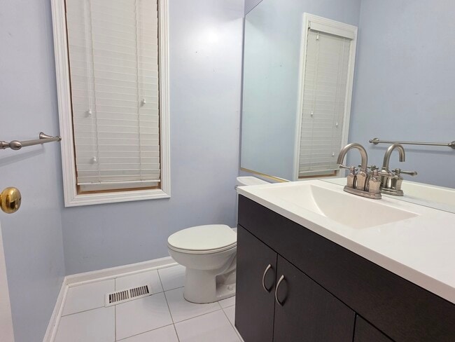 Building Photo - 1376 Longacre Ln