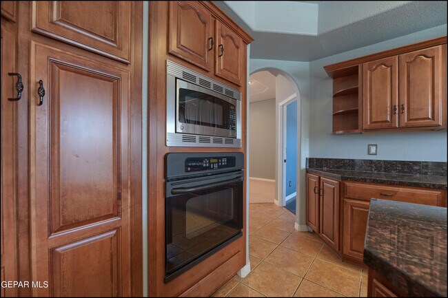 Building Photo - 6300 Franklin Vista Dr