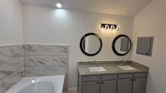 Building Photo - 16403 Salinas Ln