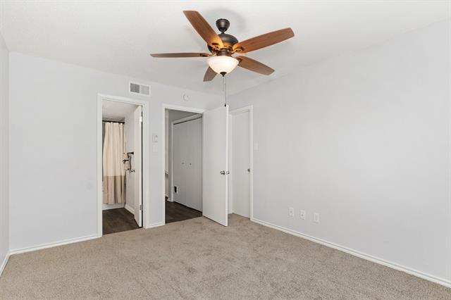 Building Photo - 3550 Country Square Dr