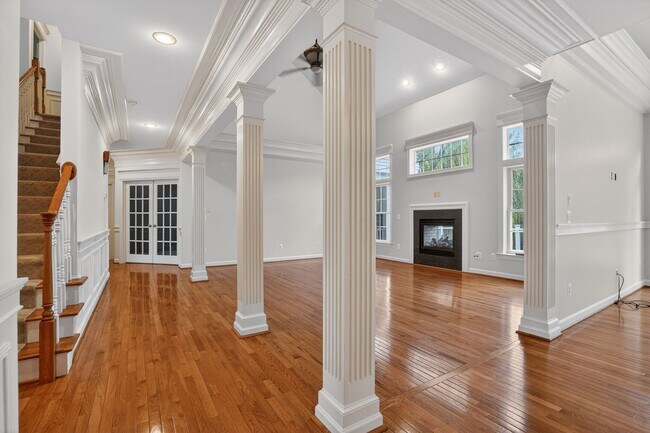 Building Photo - 43286 Canal Creek Pl