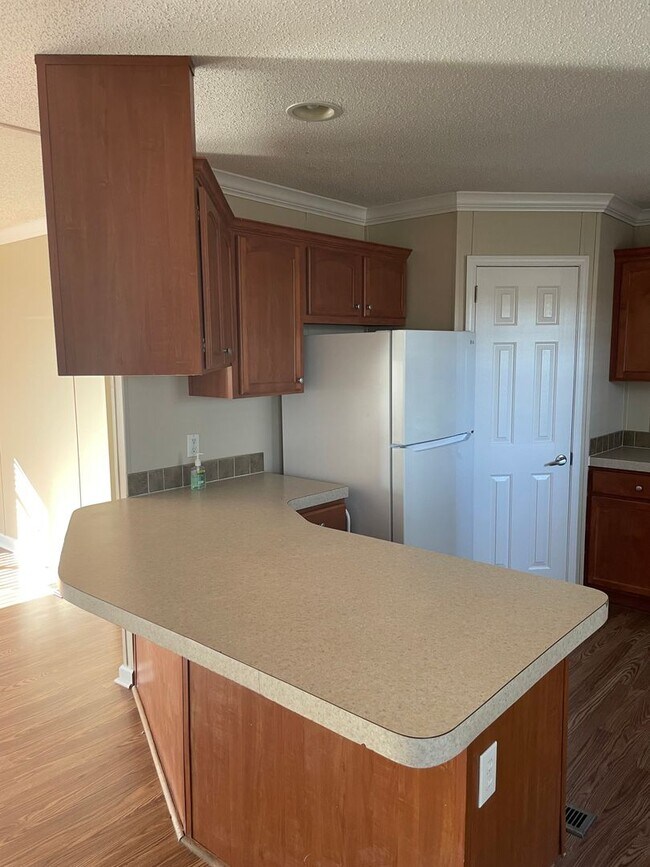 Building Photo - Country Living at it's Finest!